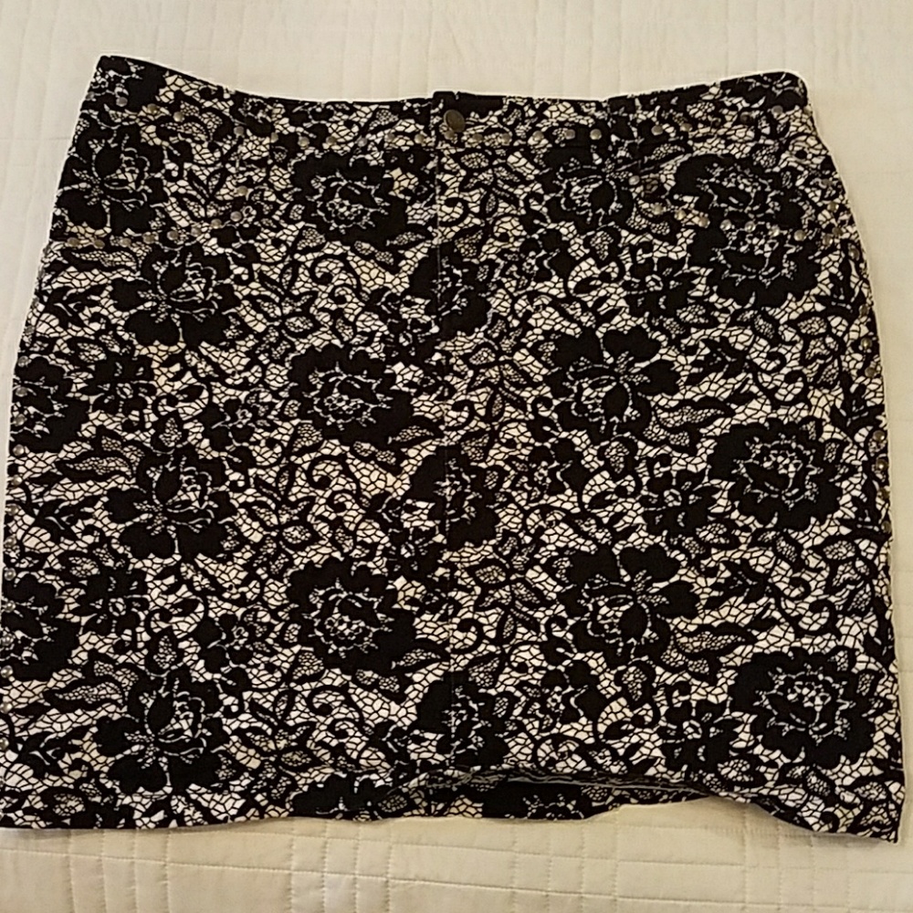 Charlie Brown black white lace denim skirt 16au